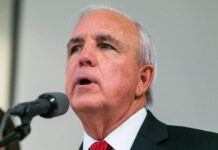 Congresista de Florida niega condiciones "inhumanas" para migrantes en una cárcel en Miami Carlos-Gimenez
