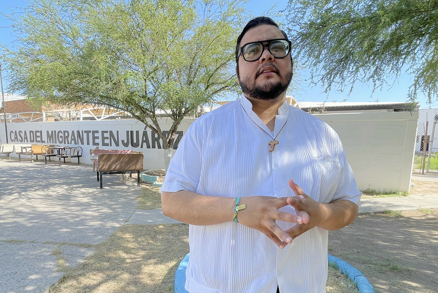 El director de Casa del Migrante, Javier Bueno Guillen