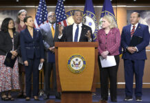 El líder del Caucus Hispano del Congreso (CHC) de Estados Unidos, Adriano Espaillat