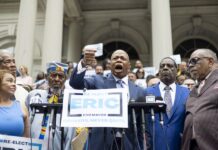 Alcalde de Nueva York lanza su campaña a la reelección como candidato independiente Eric Adams