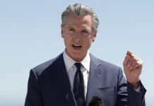 Gobernador de California acusa a Trump de "inflamar" Los Ángeles hasta el toque de queda