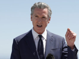 Gobernador de California acusa a Trump de "inflamar" Los Ángeles hasta el toque de queda