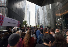 Personas asisten al 'Pigeon Fest' (Festival de la paloma) este sábado, en Nueva York