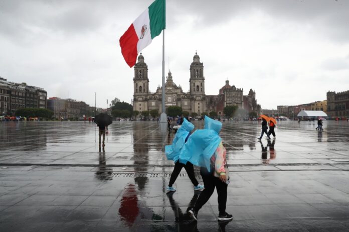 Las fuertes lluvias activan la alerta roja en la Ciudad de México y provocan inundaciones Las fuertes lluvias activan la alerta roja en la Ciudad de México y provocan inundaciones