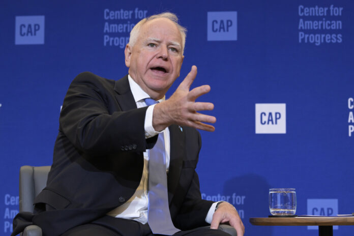 Tim Walz dice que el desfile militar de Trump es algo propio de Pionyang Tim Walz