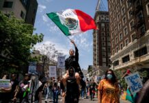 Los Ángeles ruge en la mayor protesta contra Trump: "El pueblo unido jamás será vencido" protesta