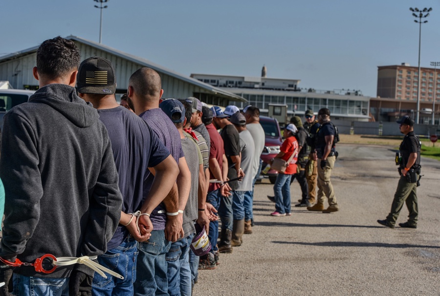 ICE detiene a 84 migrantes, incluyendo