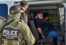 ICE detiene a 84 migrantes, incluyendo "criminales" mexicanos, en un hipódromo en Luisiana
