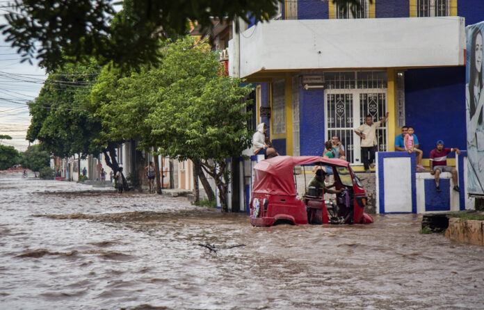 El ciclón Erick no deja víctimas en el sur de México pero revive traumas de Otis y John