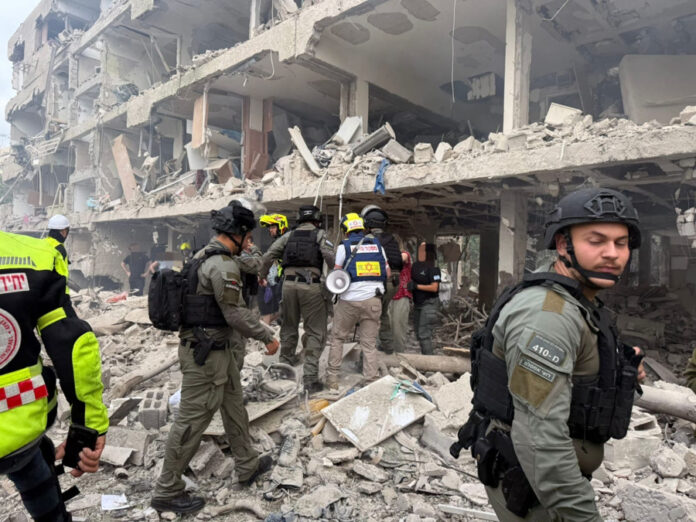 Diez heridos leves y uno de gravedad en Israel tras bombardeo de misiles iraníes