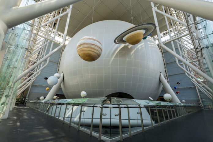 El Planetario de Nueva York revela un enigma cósmico en un 'show' narrado por Pedro Pascal