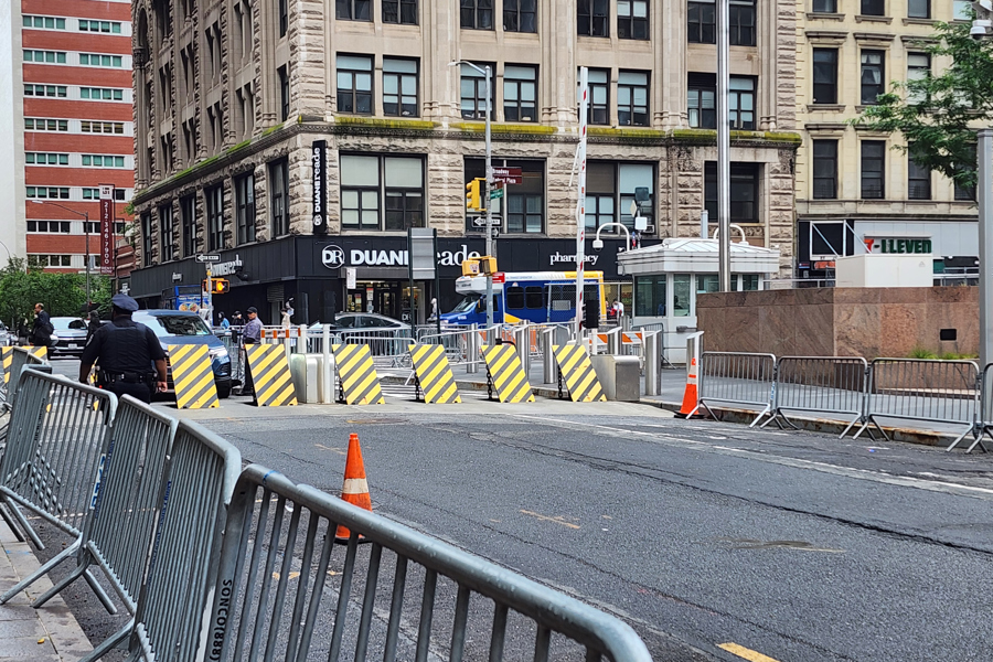 vallas met&aacute;licas este mi&eacute;rcoles, en el Servicio de Inmigraci&oacute;n y Control de Aduanas (ICE), en Nueva York