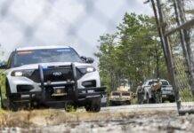 Arrestan a madre tras video que muestra a su bebé cayendo de un carro en movimiento policía de Florida