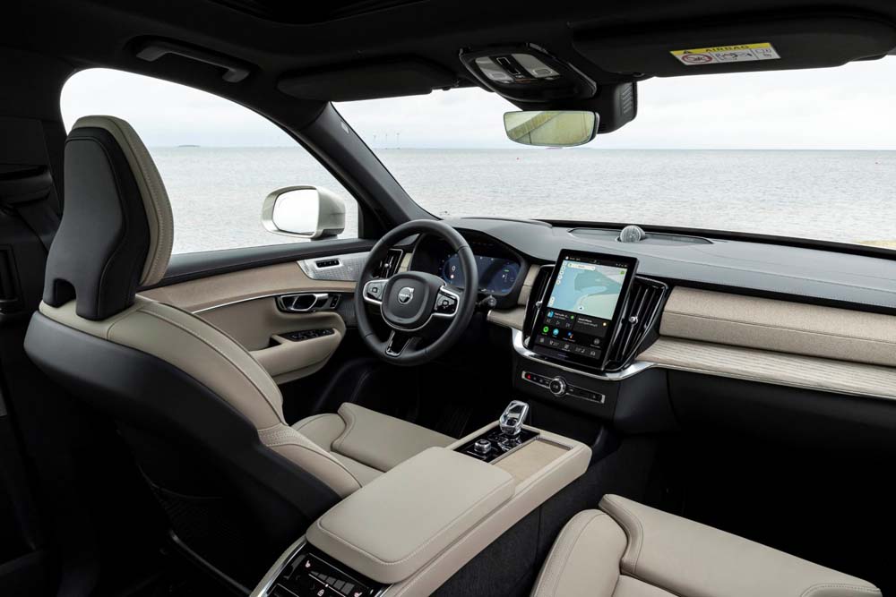 New Volvo XC90 T8 - interior