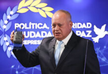 Venezuela dice que "arrebataron" cuatro niños a sus madres antes de ser deportadas de EE.UU. Diosdado Cabello,