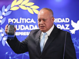 Venezuela dice que "arrebataron" cuatro niños a sus madres antes de ser deportadas de EE.UU. Diosdado Cabello,