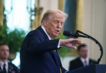 Demandan a Trump por eliminar millonarios fondos para prevención de desastres naturales