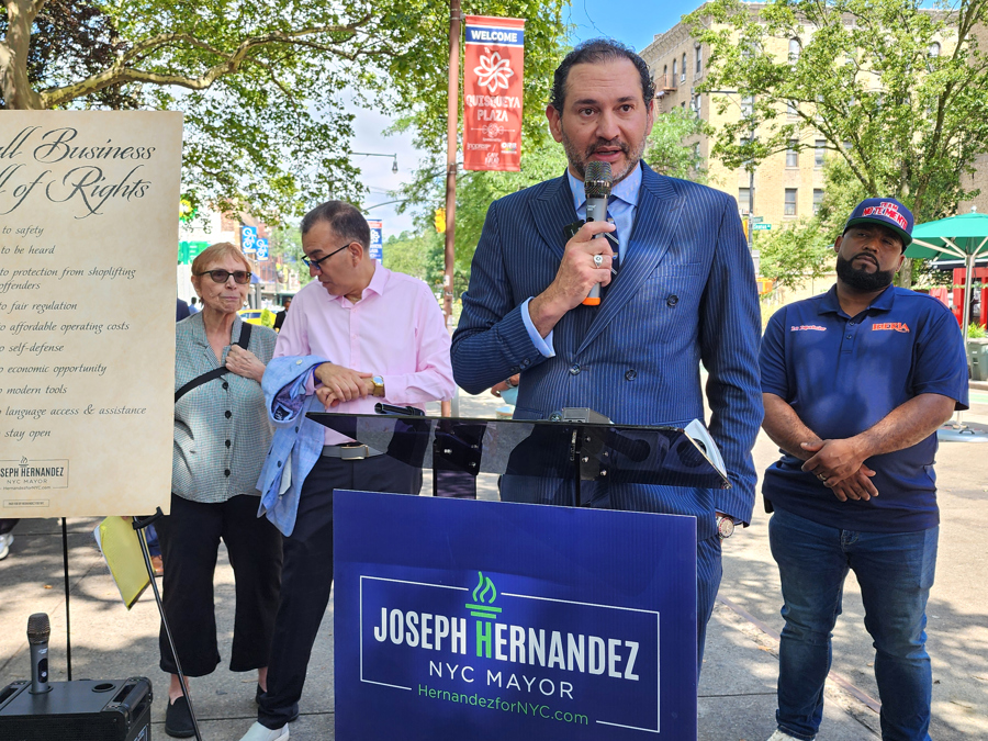 Aspirante latino a alcaldía de NuevaYork asegura que se presenta para frenar al comunismo El candidato independiente a la Alcaldía de Nueva York, el cubano Joseph Hernández
