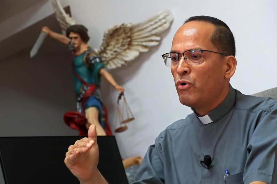 El p&aacute;rroco de la comunidad de Mater Dolorosa, Javier Calvillo