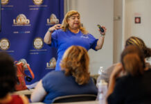 Promotores de salud son pilares de la comunidad, no los reconocen Help-wanted-community-health-07