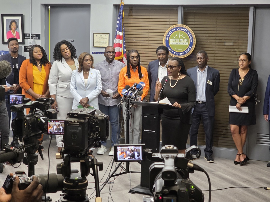 La comisionada del condado Miami-Dade, Marleine Bastien 