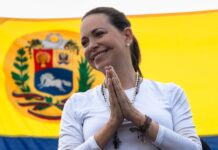 Machado augura el fin de Maduro "por la fuerza de la gente, de la verdad y de la razón" y con apoyo militar Machado