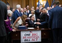 La ley de gastos de Trump aporta deducciones fiscales fijas, recortes sociales y déficit Mike Johnson