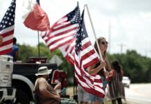 Trump visita Texas tras las inundaciones y rechaza las críticas al sistema de alarmas Trump visita Texas