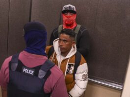 Un juez tumba una ley en el estado de Nueva York que prohíbe el uso de máscaras a efectivos del ICE agentes