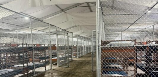 área del centro de detención para migrantes, conocido como 'Alligator Alcatraz'