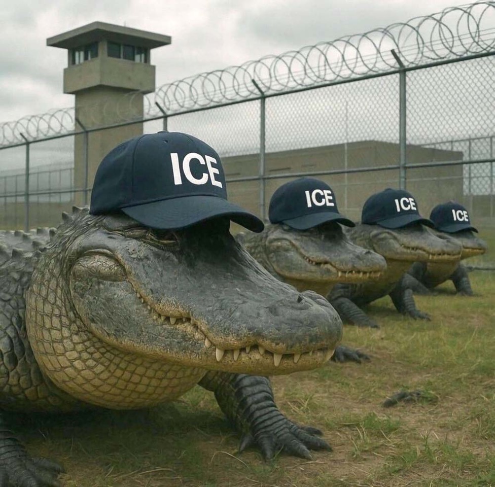 La visita de Trump a Alligator Alcatraz estuvo marcada por sus burlas sobre los peligrosque correrán los reclusos que intenten huir por la presencia de caimanes en los alrededores.