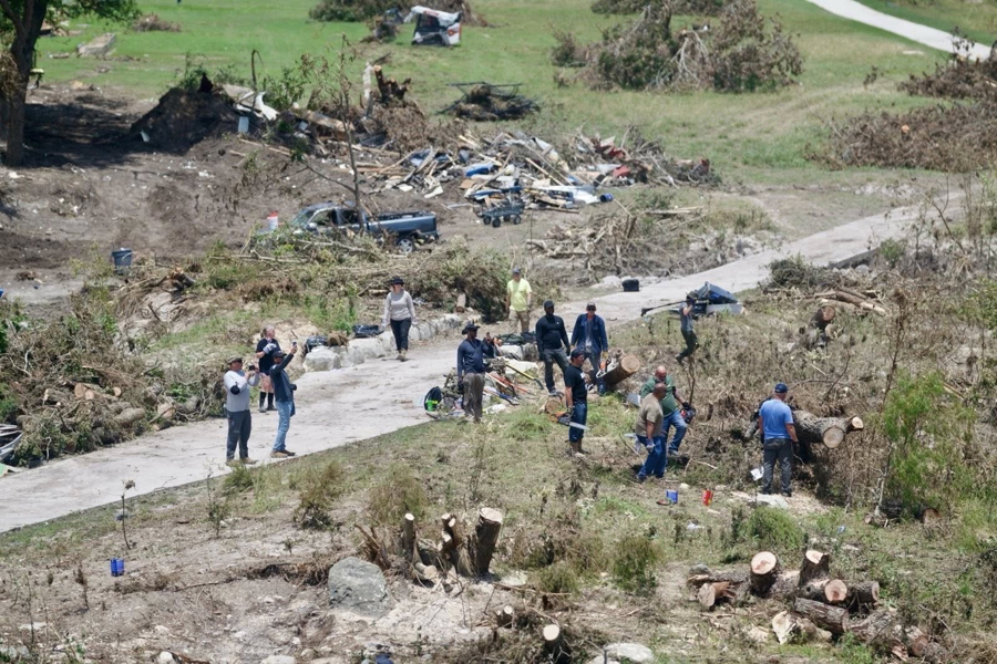 Trump alaba respuesta a las inundaciones de Texas y rechaza críticas al sistema de alertas Trump