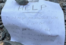 Notas escritas a mano ayudan a rescatar a una familia perdida en un bosque de California