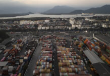 El mayor puerto de Latinoamérica, entre la preocupación y el apuro por la amenaza de Trump