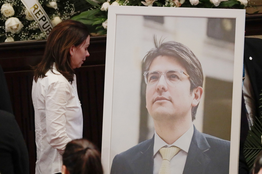 Uribe Turbay es velado en el mismo salón del Capitolio donde se homenajeó a sus abuelos Uribe Turbay