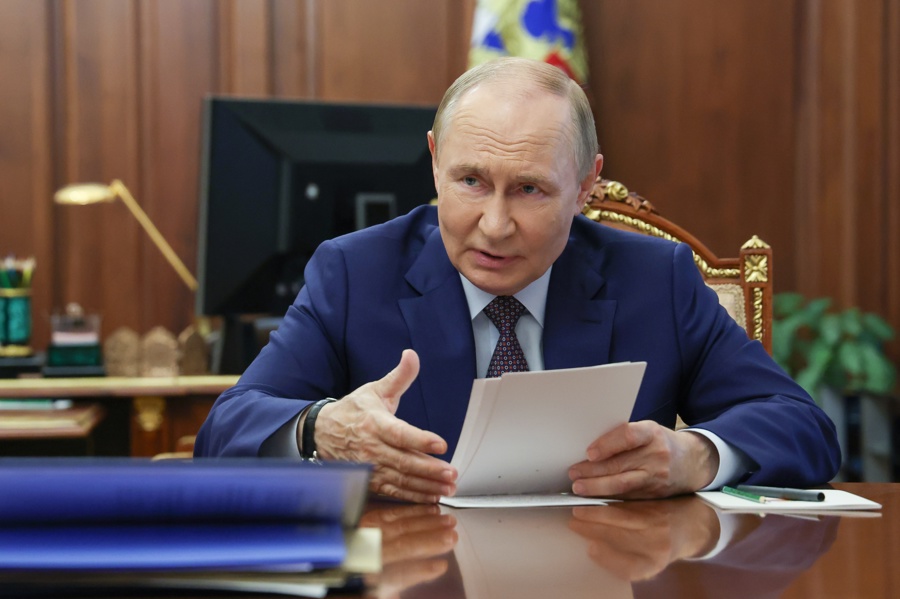 Russian President Vladimir Putin chairs a meeting on economic issues Vladimir Putin