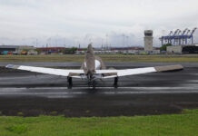 avioneta en el aeropuerto de Isla Grande este domingo, en San Juan