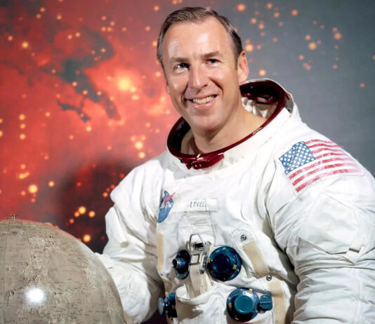 Fallece a los 97 años el astronauta Jim Lovell, origen de "Houston, tenemos un problema" comandante de la misión Apolo 13, Jim Lovell.