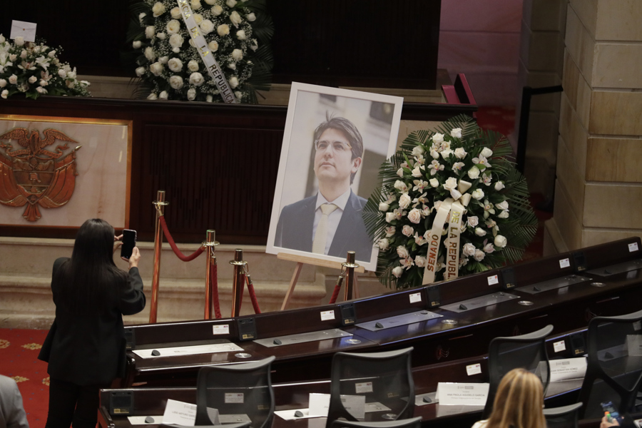 Uribe Turbay es velado en el mismo salón del Capitolio donde se homenajeó a sus abuelos Uribe Turbay
