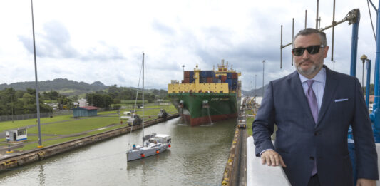 Senador republicano Ted Cruz visita el Canal de Panamá tras crítica a la influencia china