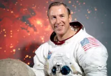 comandante de la misión Apolo 13, Jim Lovell.
