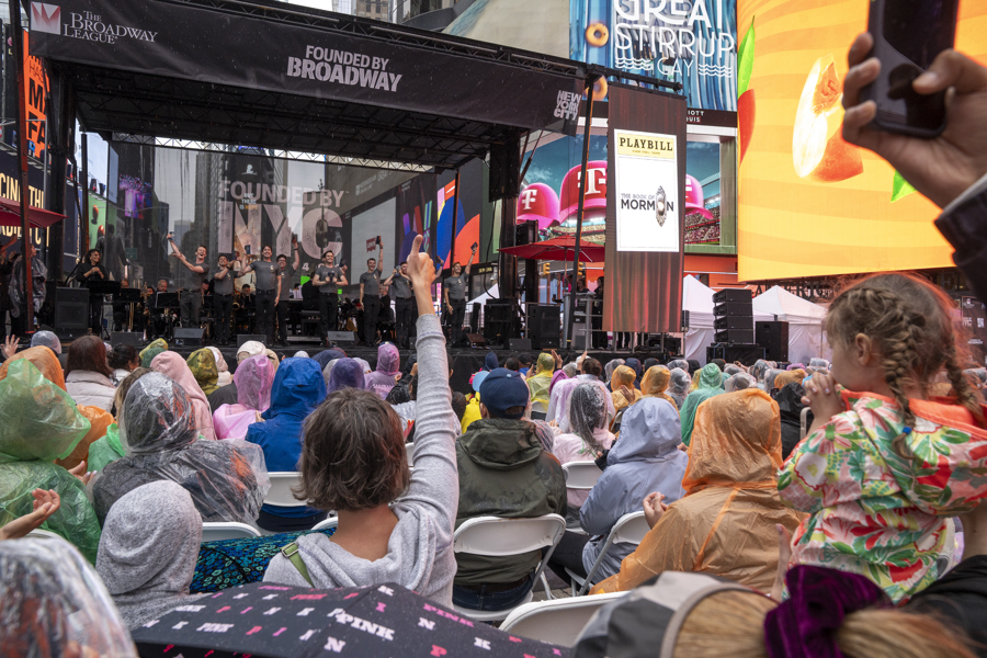 Espectáculo en Times Square honra 400 años de Nueva York y Broadway Espectáculo en Times Square honra 400 años de Nueva York y Broadway
