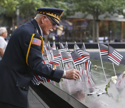 Nueva York recuerda a sus muertos del 11 de septiembre de hace 24 años memorial 11s