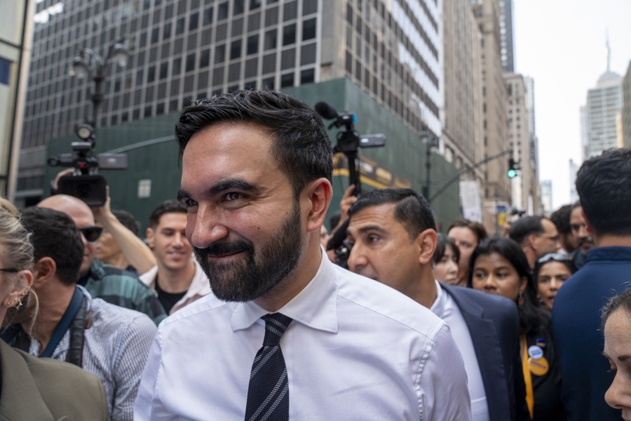 Candidato demócrata Zohran Mamdani lidera marcha del día del trabajado