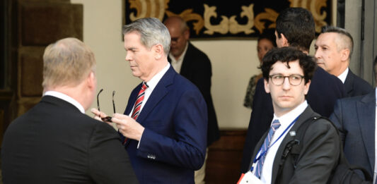 Delegaciones de Estados Unidos y China intentarán avanzar en su reunión de Madrid