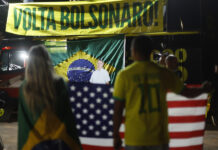Lula acusa a EE.UU. de "buscar la impunidad para Bolsonaro" con sus aranceles y sanciones Simpatizantes de Bolsonaro realizan vigilia