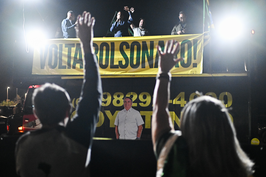 Simpatizantes de Jair Bolsonaro organizan vigilia en Brasilia Simpatizantes de Jair Bolsonaro organizan vigilia en Brasilia