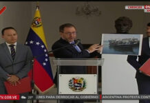 Venezuela asegura que "destructor" de EE.UU. abordó de manera "ilegal" a una embarcación