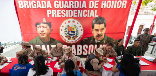 Buques, milicias y denuncias: Venezuela cierra filas contra la "amenaza" de EEUU