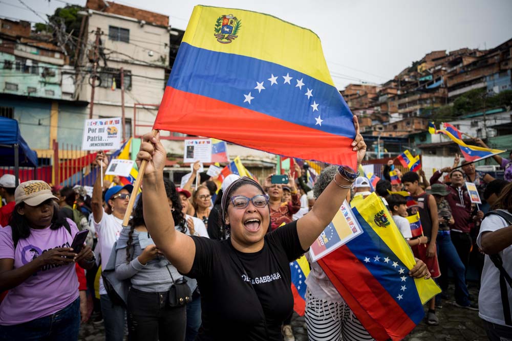 El chavismo se moviliza en comunidades para respaldar a Maduro ante "amenazas" de EE.UU.